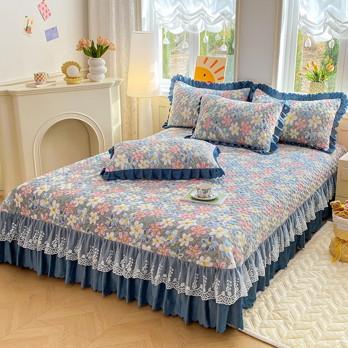 91家纺网 家纺一手货源 找家纺 提花大世界 2025新款爆款高克重牛奶绒印花夹棉蕾丝花边床盖床裙单件三件四件套 美丽花园