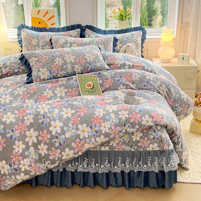 91家纺网 家纺一手货源 找家纺 提花大世界 2025新款爆款高克重牛奶绒印花夹棉蕾丝花边床盖床裙单件三件四件套 美丽花园