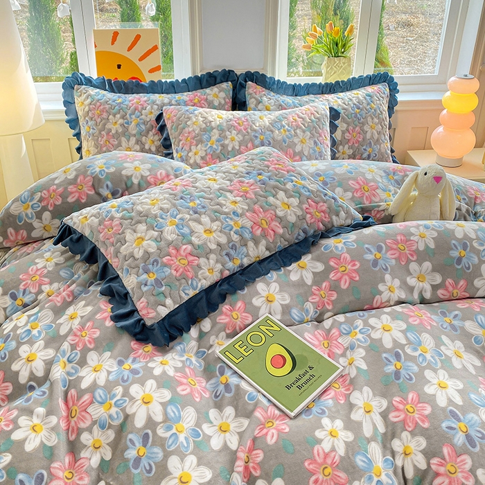 91家纺网 家纺一手货源 找家纺 提花大世界 2025新款爆款高克重牛奶绒印花夹棉蕾丝花边床盖床裙单件三件四件套 美丽花园