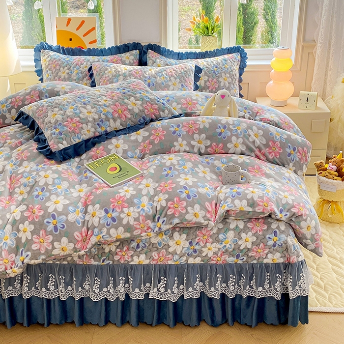 91家纺网 家纺一手货源 找家纺 提花大世界 2025新款爆款高克重牛奶绒印花夹棉蕾丝花边床盖床裙单件三件四件套 美丽花园