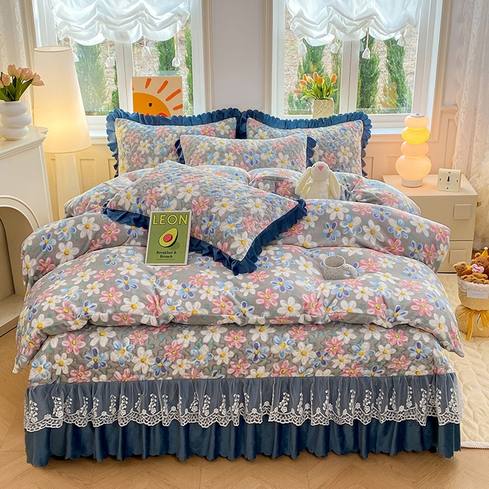 91家纺网 家纺一手货源 找家纺 提花大世界 2025新款爆款高克重牛奶绒印花夹棉蕾丝花边床盖床裙单件三件四件套 美丽花园