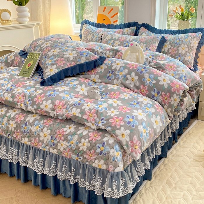 91家纺网 家纺一手货源 找家纺 提花大世界 2025新款爆款高克重牛奶绒印花夹棉蕾丝花边床盖床裙单件三件四件套 美丽花园