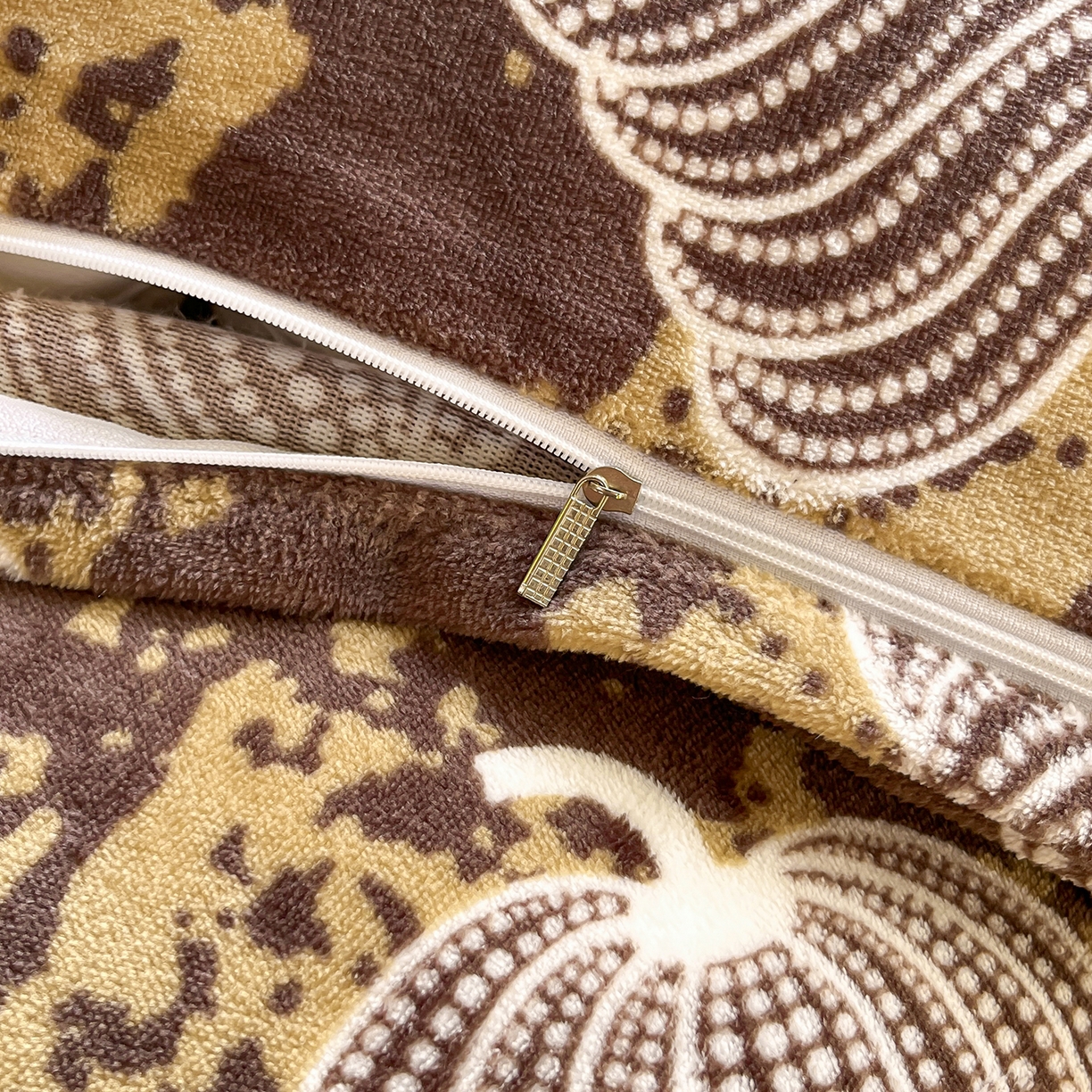 91家纺网 家纺一手货源 找家纺 提花大世界 2025新款爆款高克重牛奶绒印花夹棉蕾丝花边床盖床裙单件三件四件套 泥点南瓜