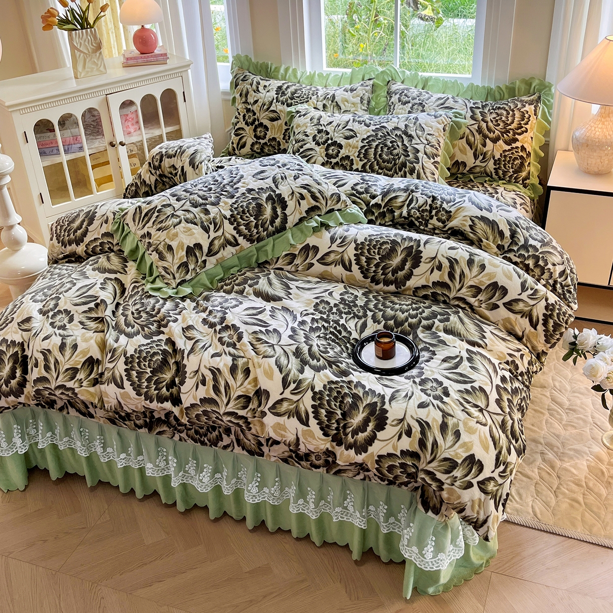 91家纺网 家纺一手货源 找家纺 提花大世界 2025新款爆款高克重牛奶绒印花夹棉蕾丝花边床盖床裙单件三件四件套 丝洛繁花