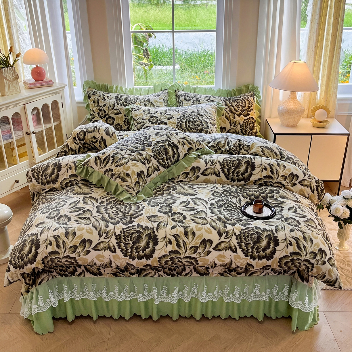 91家纺网 家纺一手货源 找家纺 提花大世界 2025新款爆款高克重牛奶绒印花夹棉蕾丝花边床盖床裙单件三件四件套 丝洛繁花