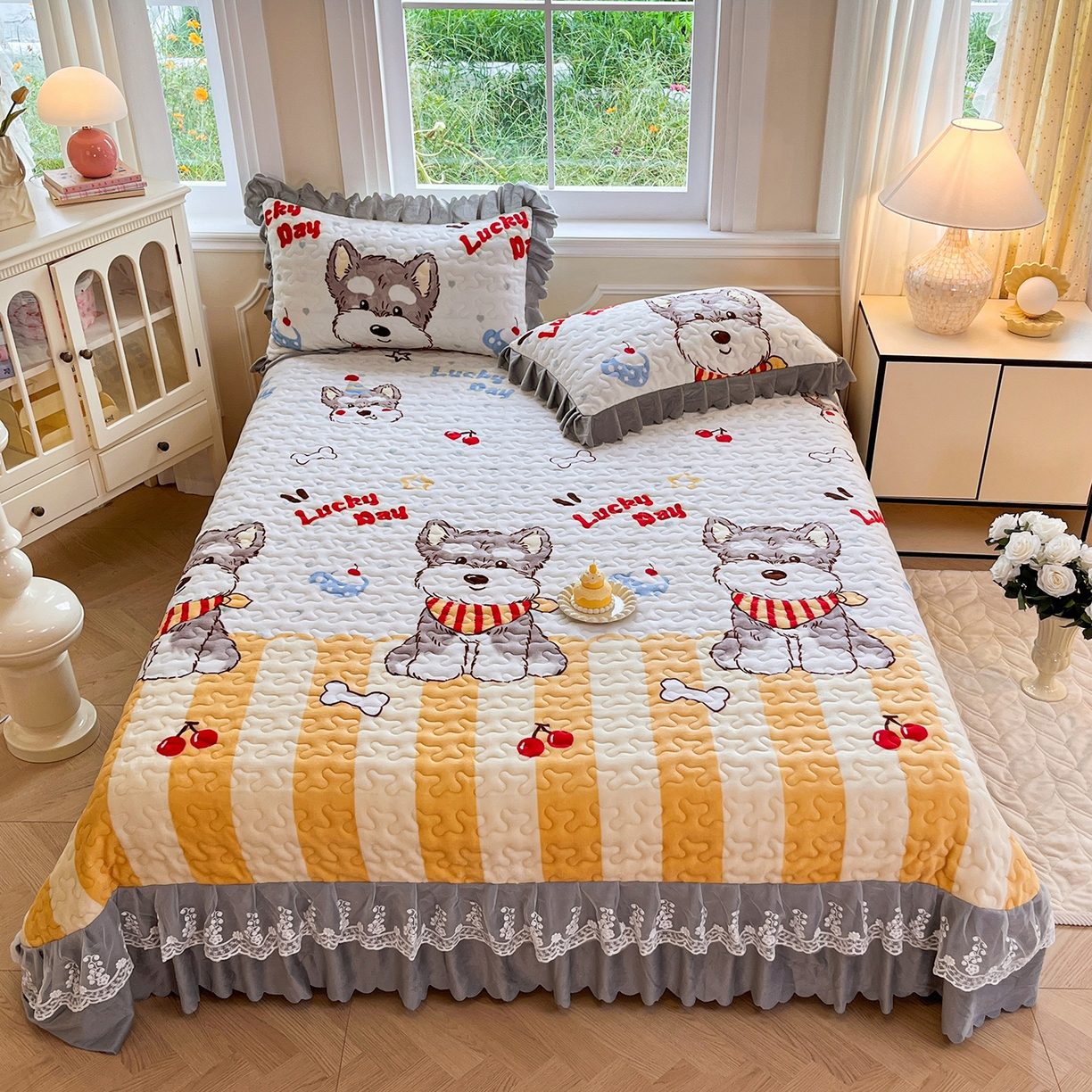 91家纺网 家纺一手货源 找家纺 提花大世界 2025新款爆款高克重牛奶绒印花夹棉蕾丝花边床盖床裙单件三件四件套 幸运狗