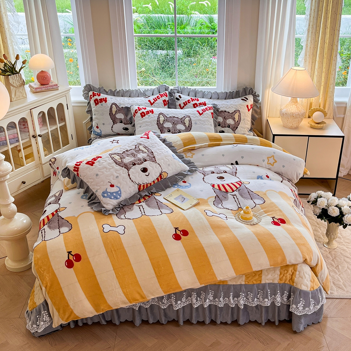 91家纺网 家纺一手货源 找家纺 提花大世界 2025新款爆款高克重牛奶绒印花夹棉蕾丝花边床盖床裙单件三件四件套 幸运狗