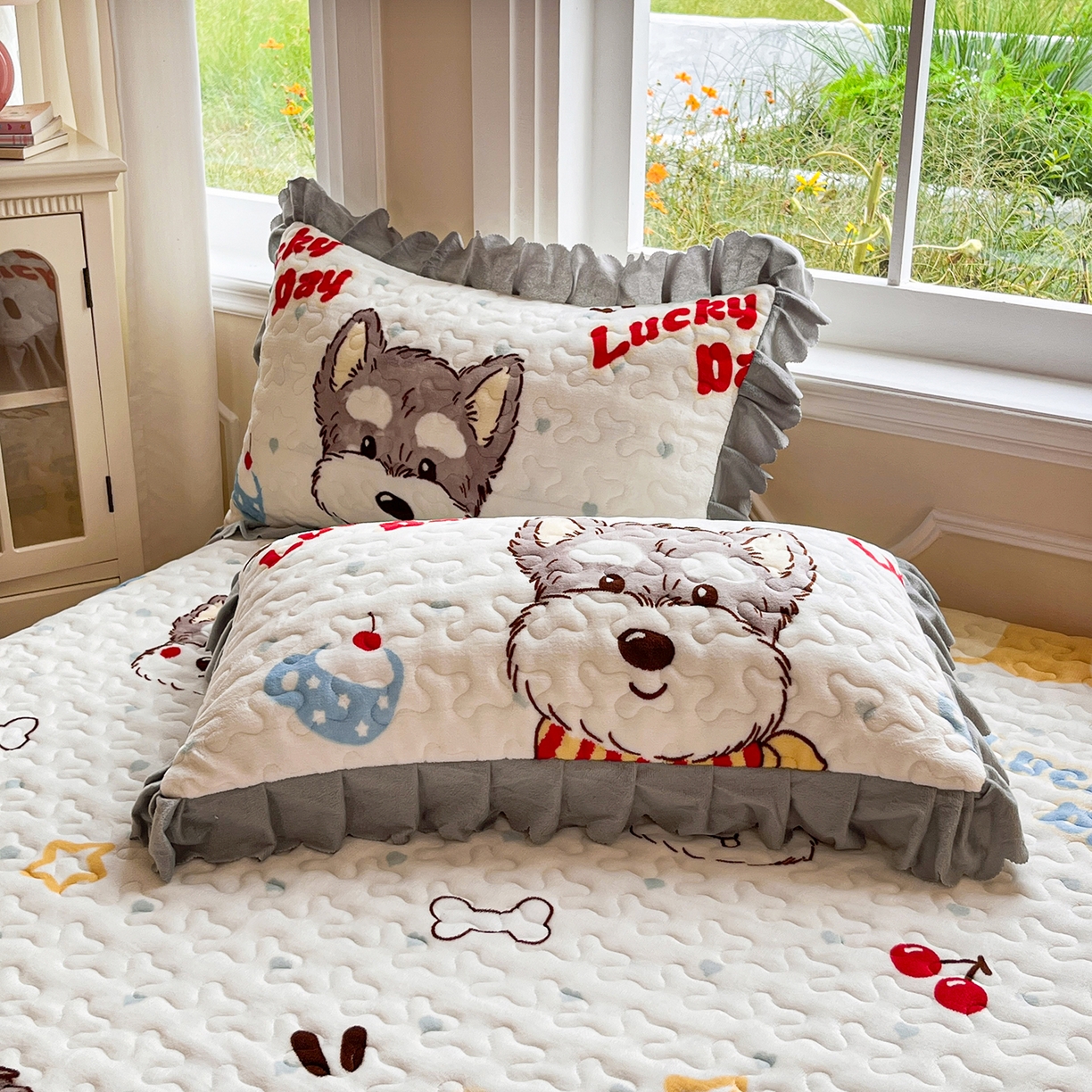 91家纺网 家纺一手货源 找家纺 提花大世界 2025新款爆款高克重牛奶绒印花夹棉蕾丝花边床盖床裙单件三件四件套 幸运狗