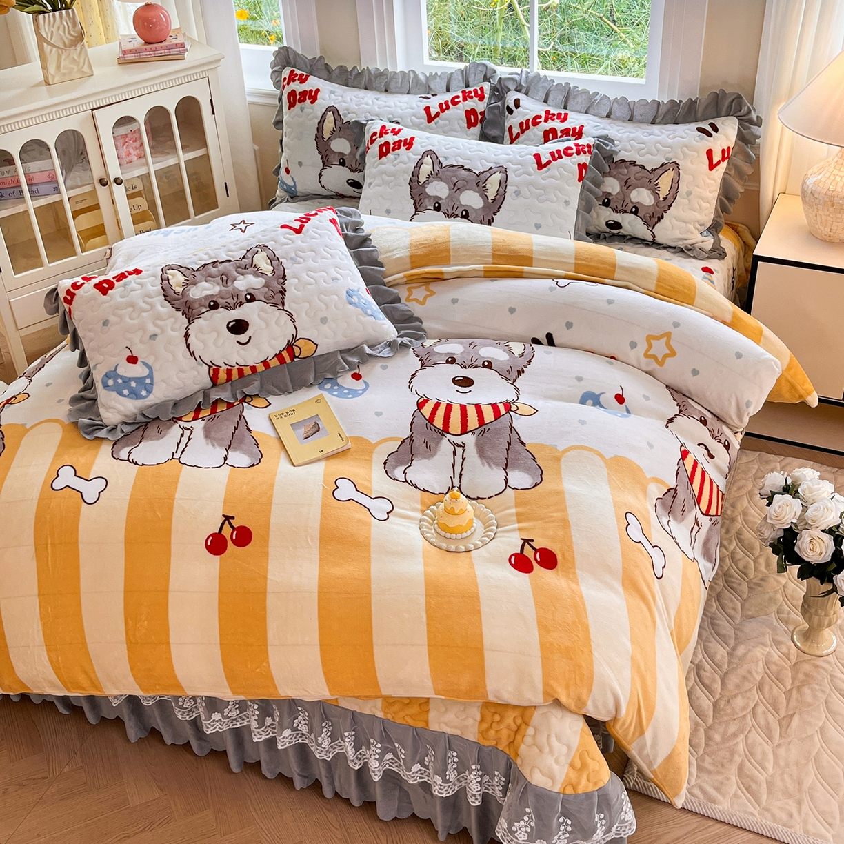 91家纺网 家纺一手货源 找家纺 提花大世界 2025新款爆款高克重牛奶绒印花夹棉蕾丝花边床盖床裙单件三件四件套 幸运狗