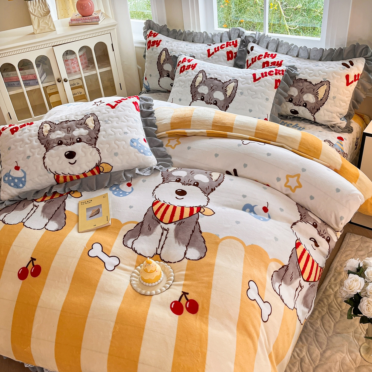 91家纺网 家纺一手货源 找家纺 提花大世界 2025新款爆款高克重牛奶绒印花夹棉蕾丝花边床盖床裙单件三件四件套 幸运狗