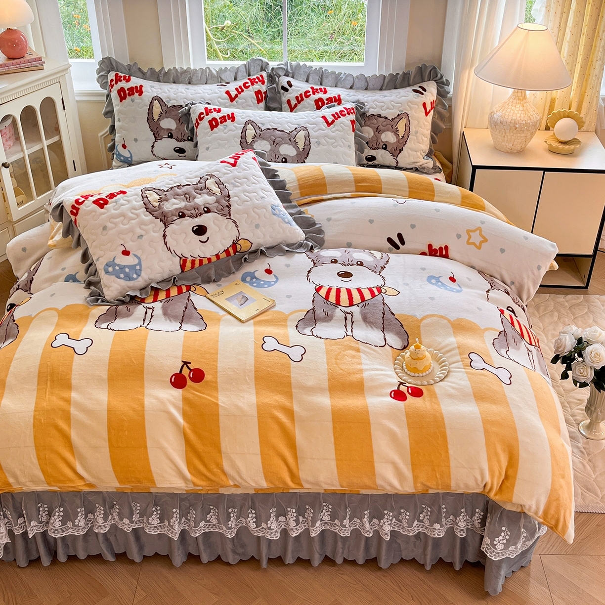 91家纺网 家纺一手货源 找家纺 提花大世界 2025新款爆款高克重牛奶绒印花夹棉蕾丝花边床盖床裙单件三件四件套 幸运狗