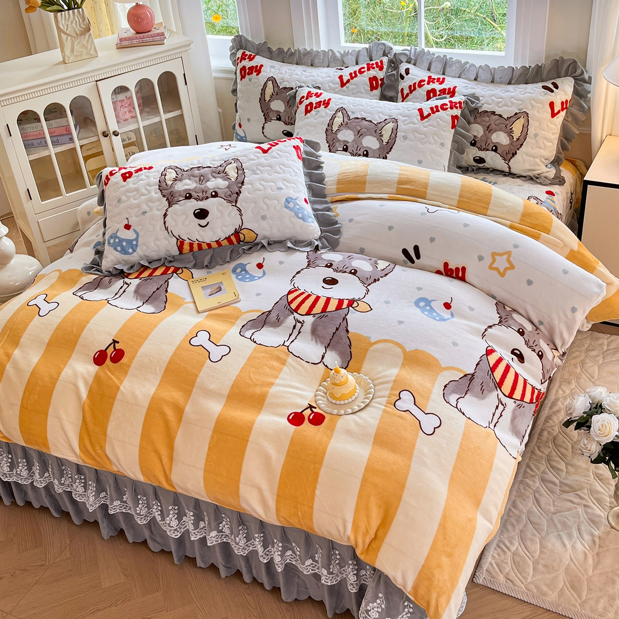 91家纺网 家纺一手货源 找家纺 提花大世界 2025新款爆款高克重牛奶绒印花夹棉蕾丝花边床盖床裙单件三件四件套 幸运狗