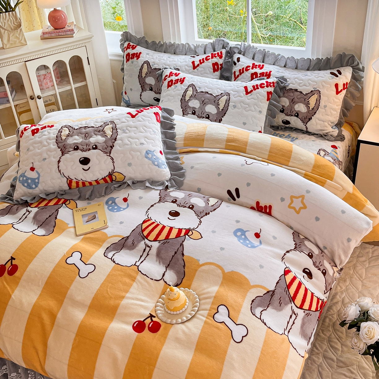 91家纺网 家纺一手货源 找家纺 提花大世界 2025新款爆款高克重牛奶绒印花夹棉蕾丝花边床盖床裙单件三件四件套 幸运狗