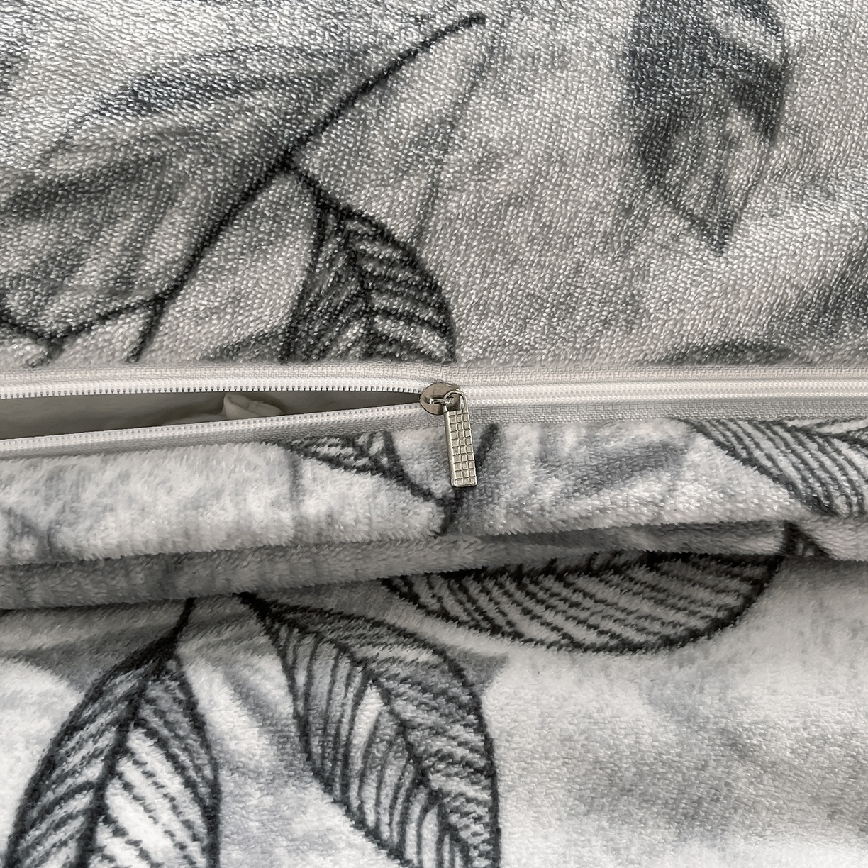 91家纺网 家纺一手货源 找家纺 提花大世界 2025新款爆款高克重牛奶绒印花夹棉蕾丝花边床盖床裙单件三件四件套 植映叶