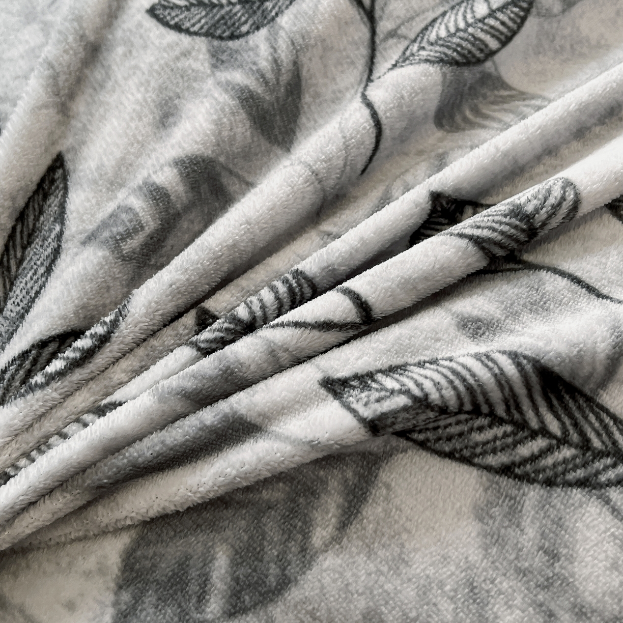 91家纺网 家纺一手货源 找家纺 提花大世界 2025新款爆款高克重牛奶绒印花夹棉蕾丝花边床盖床裙单件三件四件套 植映叶