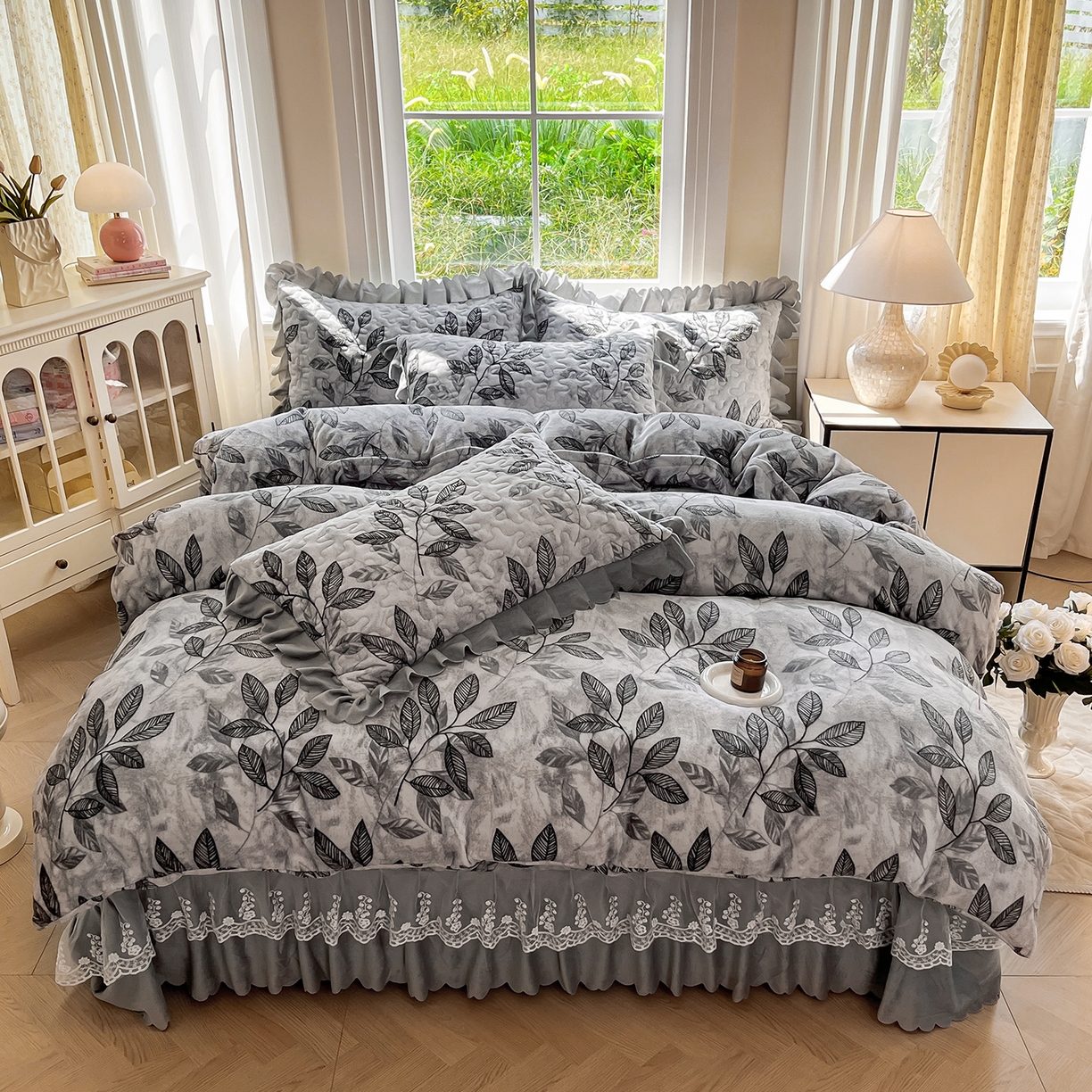 91家纺网 家纺一手货源 找家纺 提花大世界 2025新款爆款高克重牛奶绒印花夹棉蕾丝花边床盖床裙单件三件四件套 植映叶