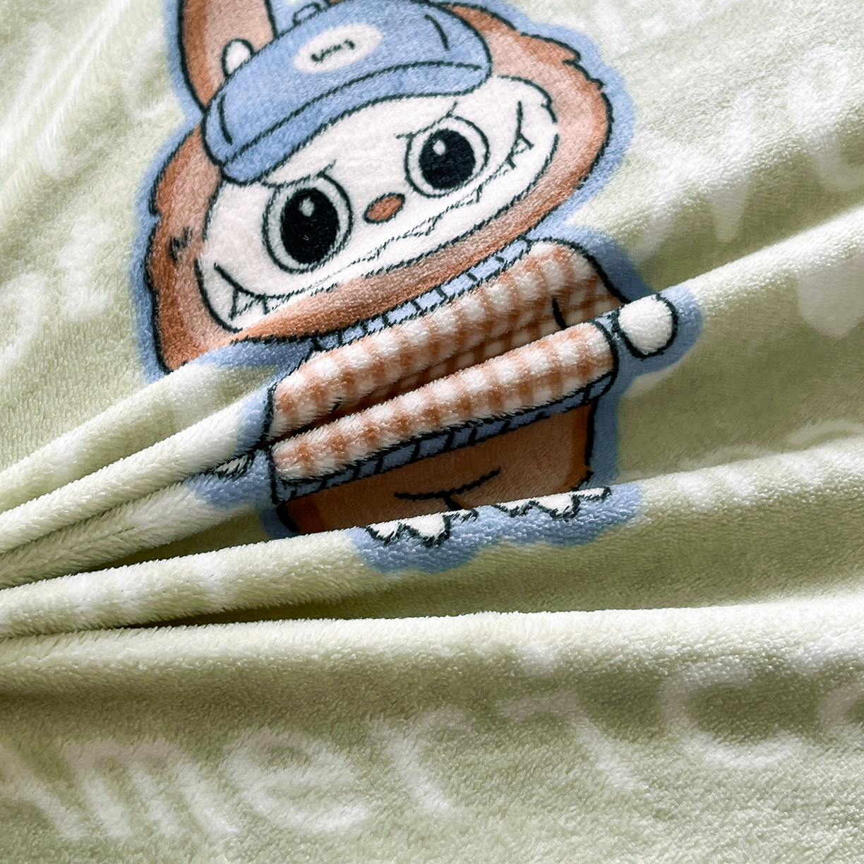 91家纺网 家纺一手货源 找家纺 提花大世界 2025新款爆款高克重牛奶绒印花夹棉蕾丝花边床盖床裙单件三件四件套 字母布布