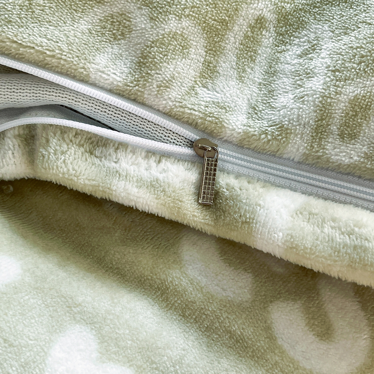 91家纺网 家纺一手货源 找家纺 提花大世界 2025新款爆款高克重牛奶绒印花夹棉蕾丝花边床盖床裙单件三件四件套 字母布布