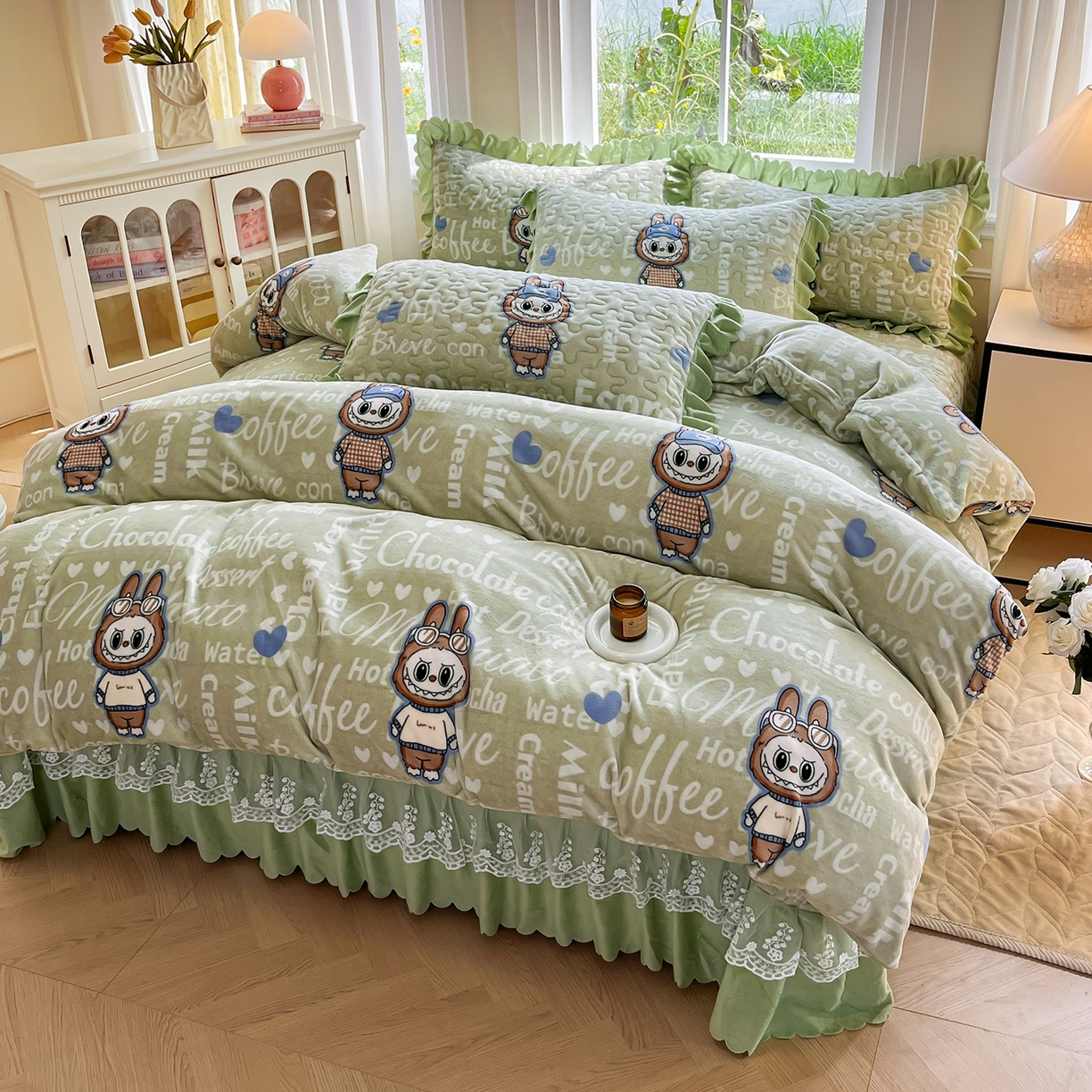 91家纺网 家纺一手货源 找家纺 提花大世界 2025新款爆款高克重牛奶绒印花夹棉蕾丝花边床盖床裙单件三件四件套 字母布布