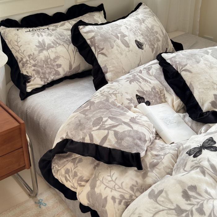 91家纺网 家纺一手货源 找家纺 （总）老K (原美阁） 2025新款法式韩版牛奶绒黑花边四件套