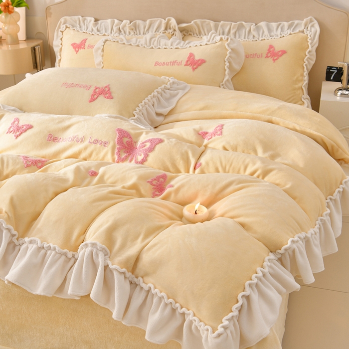 91家纺网 家纺一手货源 找家纺 畅畅家纺 2025新款加厚9斤毛巾绣韩式花边牛奶绒床单四件套 蝴蝶-淡黄