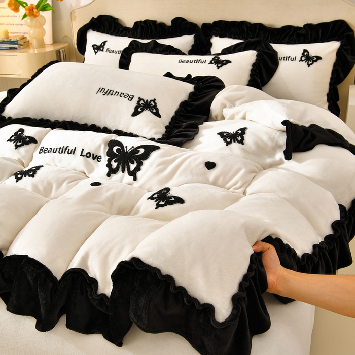 91家纺网 家纺一手货源 找家纺 畅畅家纺 2025新款加厚9斤毛巾绣韩式花边牛奶绒床单四件套 蝴蝶-米白