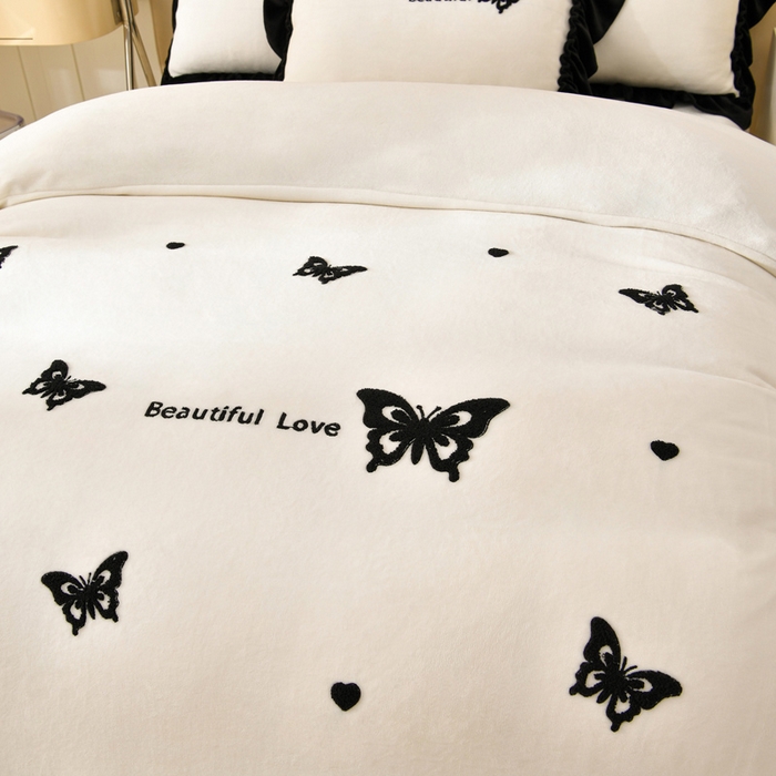 91家纺网 家纺一手货源 找家纺 畅畅家纺 2025新款加厚9斤毛巾绣韩式花边牛奶绒床单四件套 蝴蝶-米白