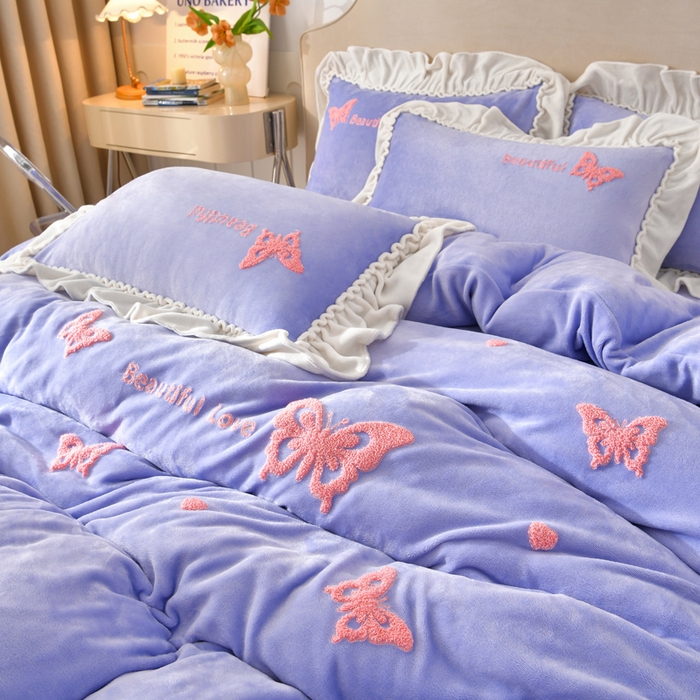 91家纺网 家纺一手货源 找家纺 畅畅家纺 2025新款加厚9斤毛巾绣韩式花边牛奶绒床单四件套 蝴蝶-淡蓝