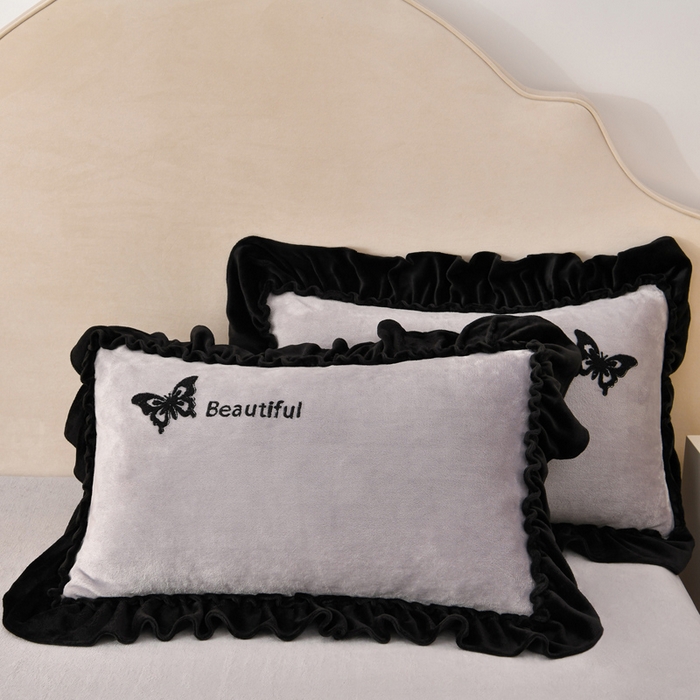 91家纺网 家纺一手货源 找家纺 畅畅家纺 2025新款加厚9斤毛巾绣韩式花边牛奶绒床单四件套 蝴蝶-灰