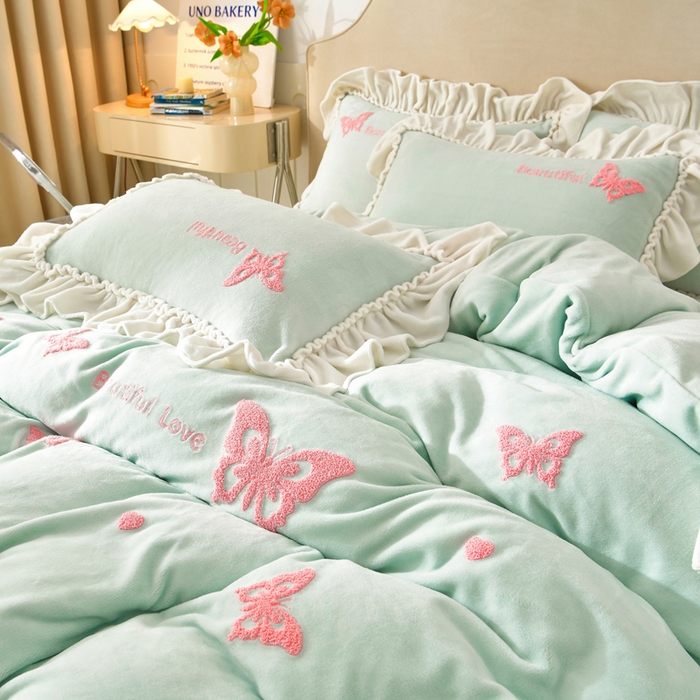 91家纺网 家纺一手货源 找家纺 畅畅家纺 2025新款加厚9斤毛巾绣韩式花边牛奶绒床单四件套 蝴蝶-淡绿