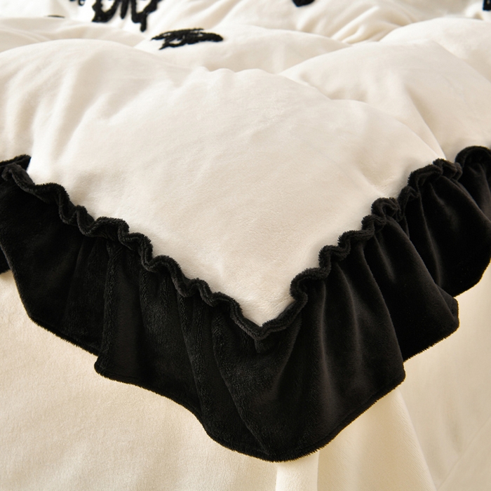 91家纺网 家纺一手货源 找家纺 畅畅家纺 2025新款加厚9斤毛巾绣韩式花边牛奶绒床单四件套 蝴蝶-米白