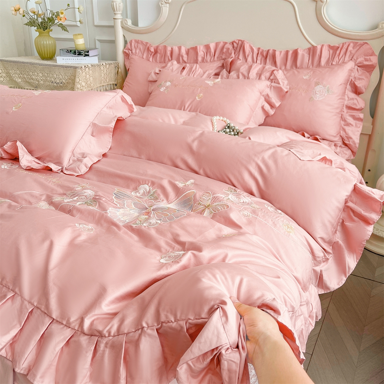 91家纺网 家纺一手货源 找家纺 宜凡家纺 2025新款长绒棉绣花床裙床裙四件套--蝶恋笙花系列 蝶恋笙花 香妃粉