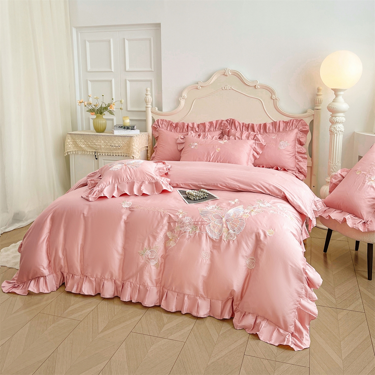 91家纺网 家纺一手货源 找家纺 宜凡家纺 2025新款长绒棉绣花床裙床裙四件套--蝶恋笙花系列 蝶恋笙花 香妃粉