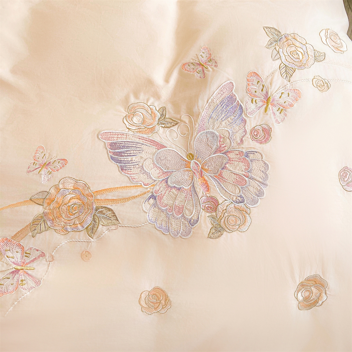 91家纺网 家纺一手货源 找家纺 宜凡家纺 2025新款长绒棉绣花床裙床裙四件套--蝶恋笙花系列 蝶恋笙花 芙绒玉