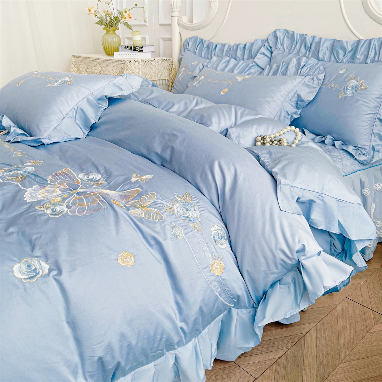 91家纺网 家纺一手货源 找家纺 宜凡家纺 2025新款长绒棉绣花床裙床裙四件套--蝶恋笙花系列 蝶恋笙花 纯净蓝