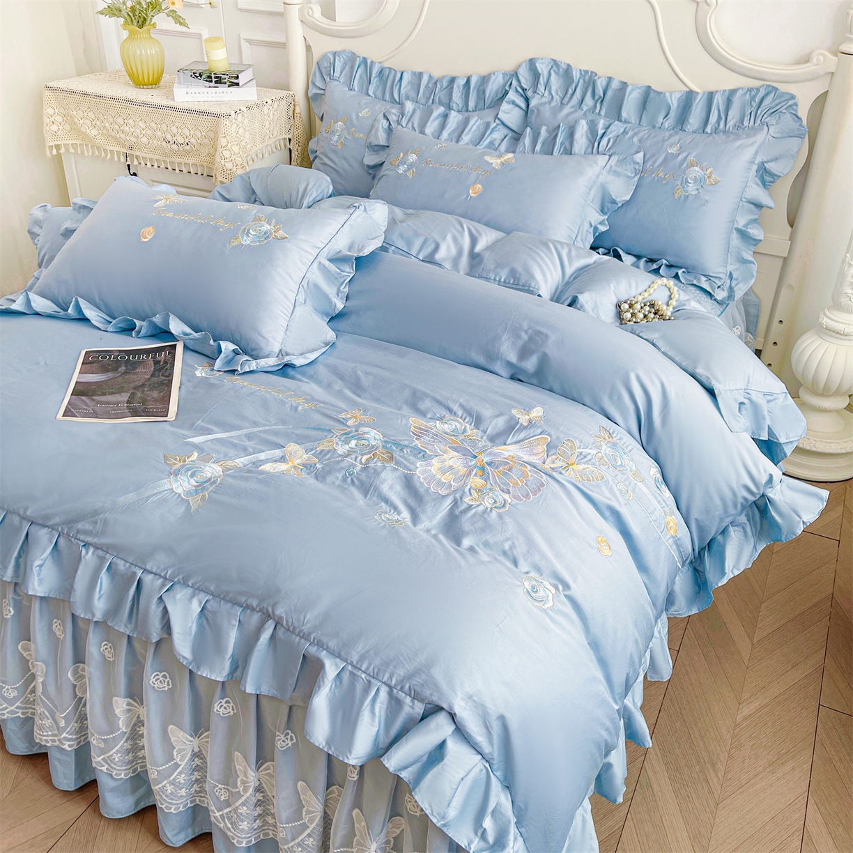 91家纺网 家纺一手货源 找家纺 宜凡家纺 2025新款长绒棉绣花床裙床裙四件套--蝶恋笙花系列 蝶恋笙花 纯净蓝