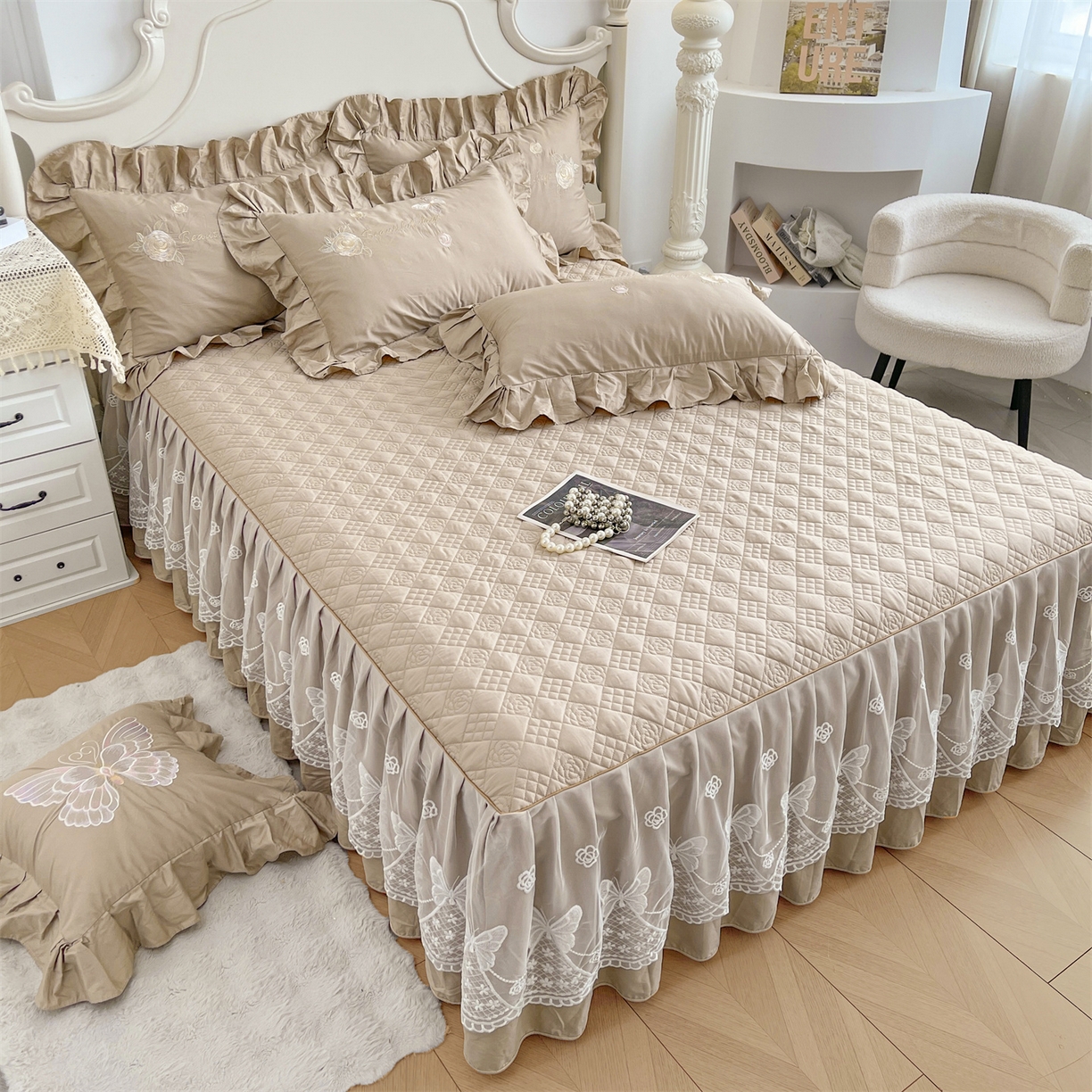 91家纺网 家纺一手货源 找家纺 宜凡家纺 2025新款长绒棉绣花床裙床裙四件套--蝶恋笙花系列 蝶恋笙花 燕麦色