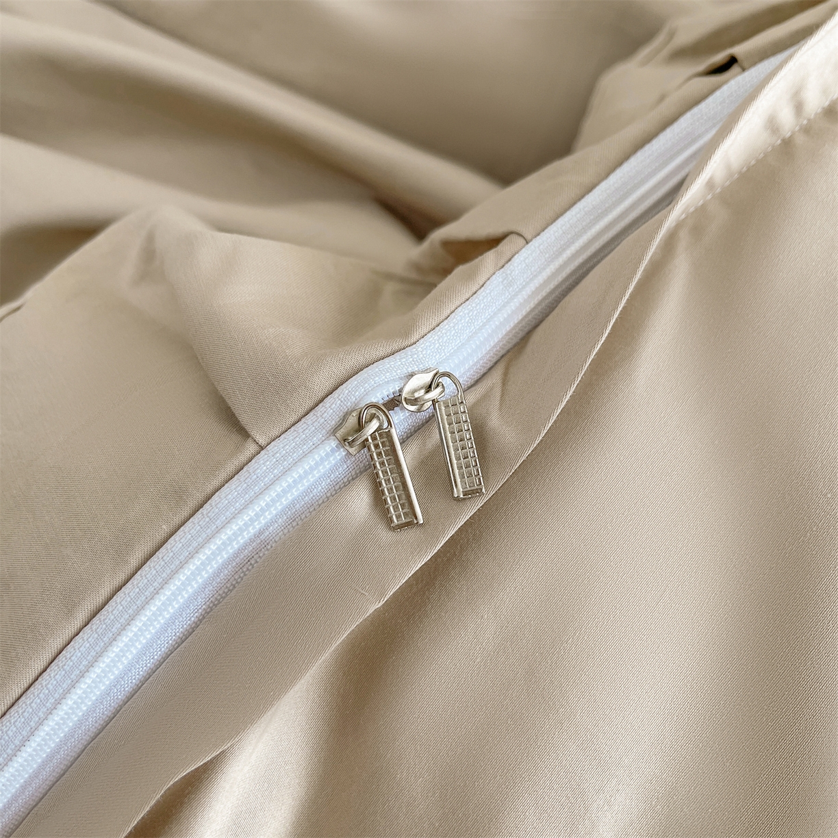 91家纺网 家纺一手货源 找家纺 宜凡家纺 2025新款长绒棉绣花床裙床裙四件套--蝶恋笙花系列 蝶恋笙花 燕麦色