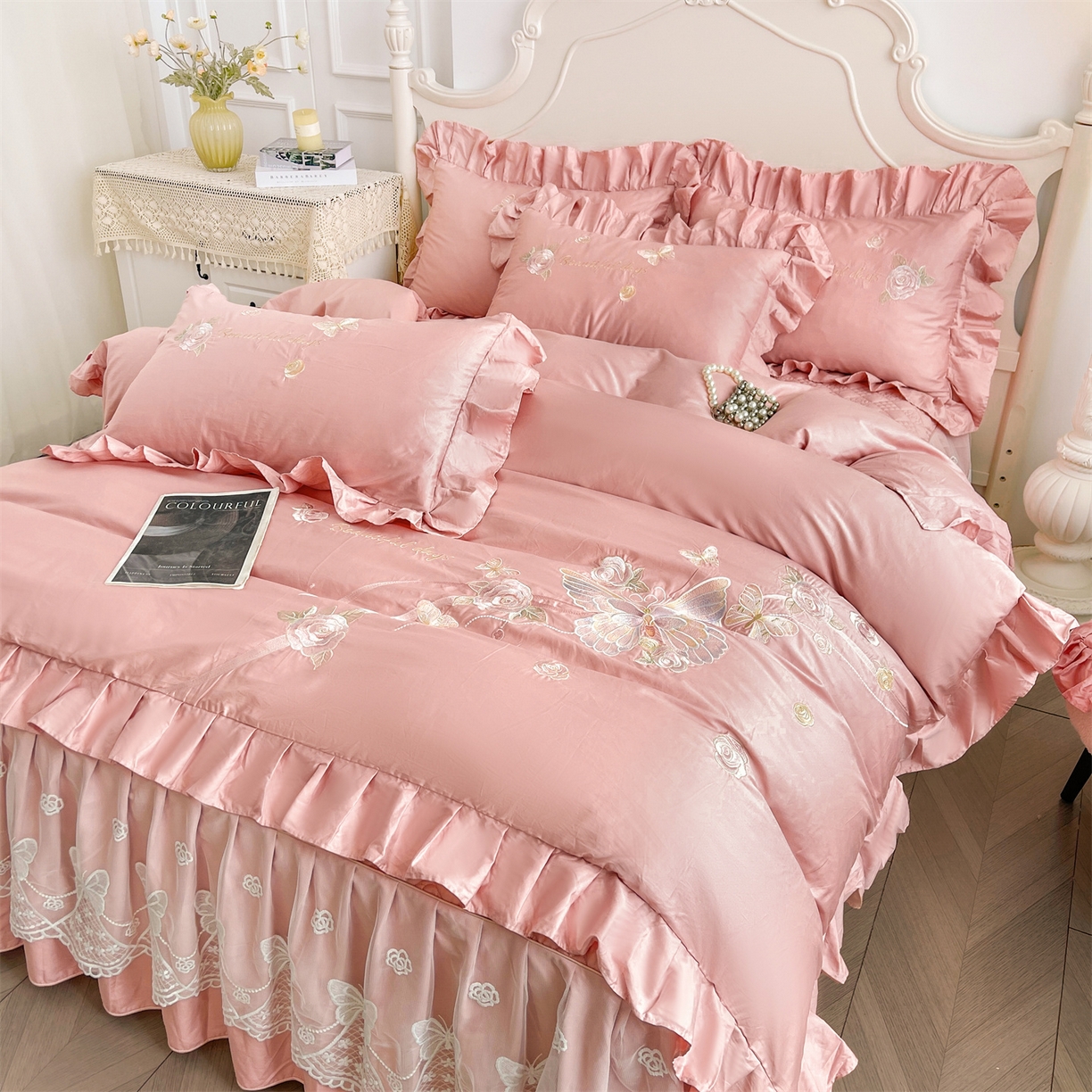 91家纺网 家纺一手货源 找家纺 宜凡家纺 2025新款长绒棉绣花床裙床裙四件套--蝶恋笙花系列 蝶恋笙花 香妃粉