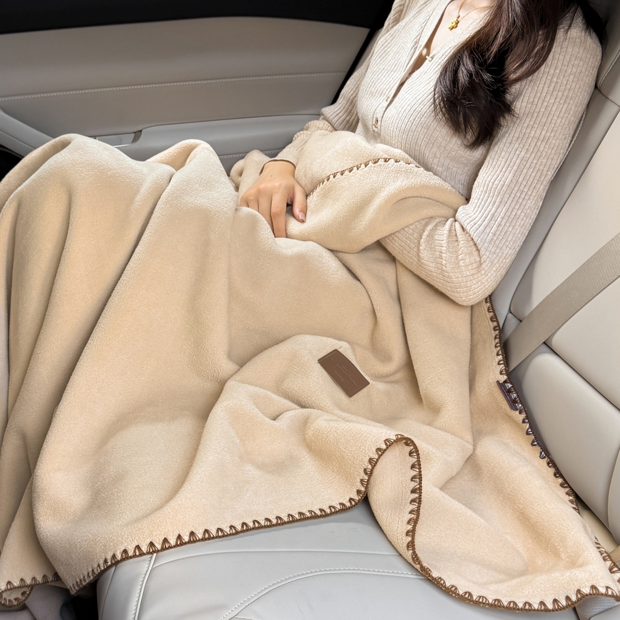 91家纺网 家纺一手货源 找家纺 格真 2025新款双面仿羊绒多功能毯毛毯毯子 摩卡