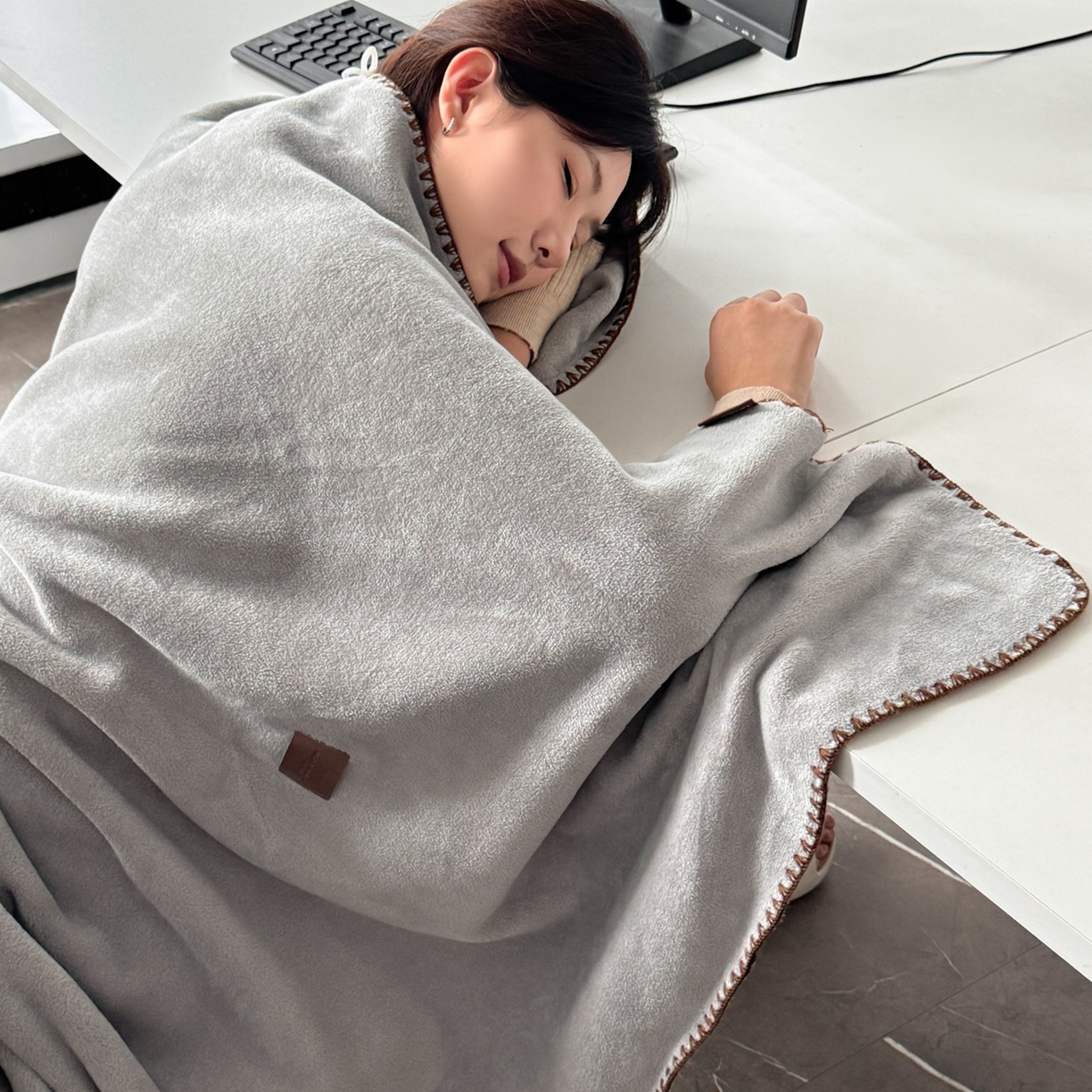 91家纺网 家纺一手货源 找家纺 格真 2025新款双面仿羊绒多功能毯毛毯毯子 气质灰