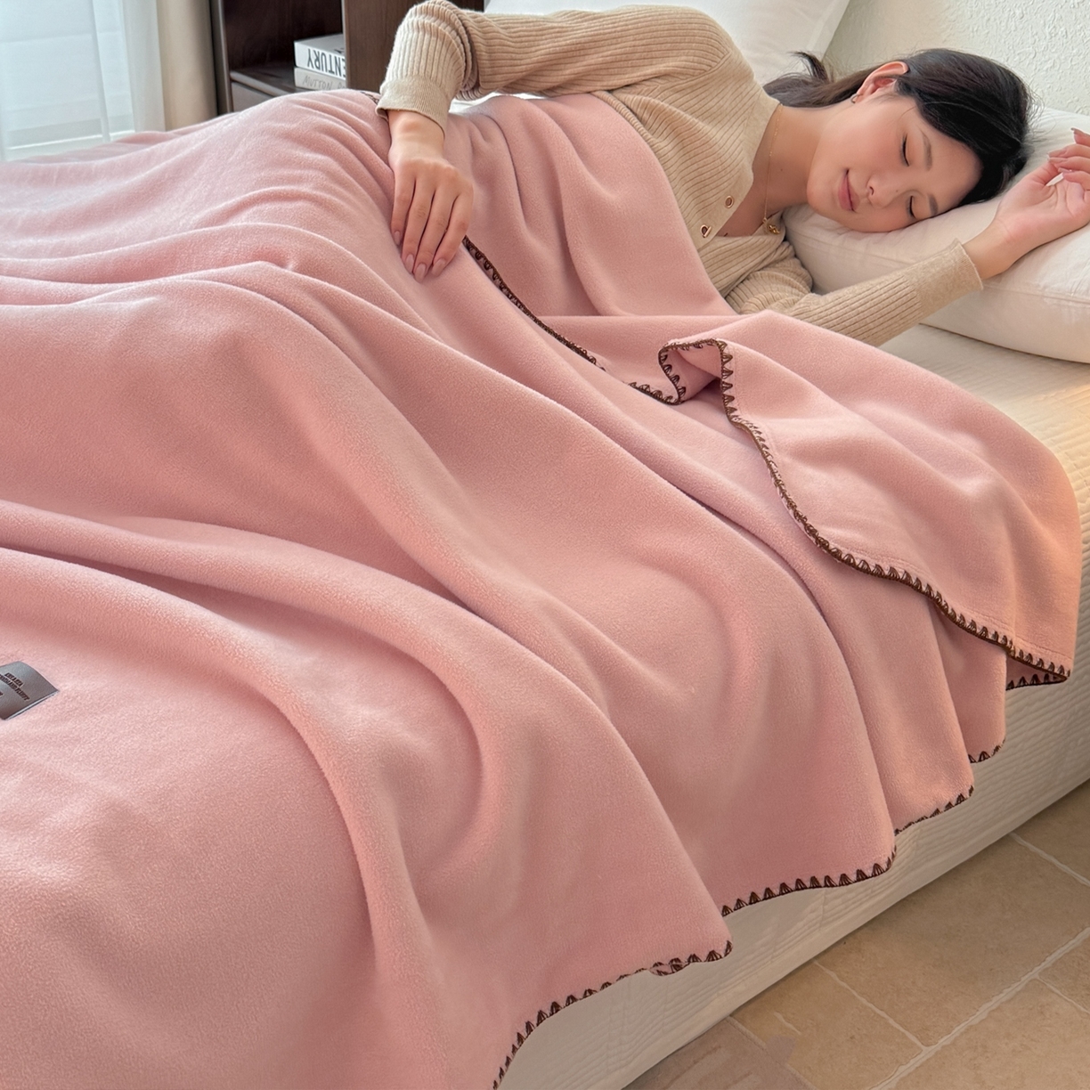 91家纺网 家纺一手货源 找家纺 格真 2025新款双面仿羊绒多功能毯毛毯毯子 浅粉