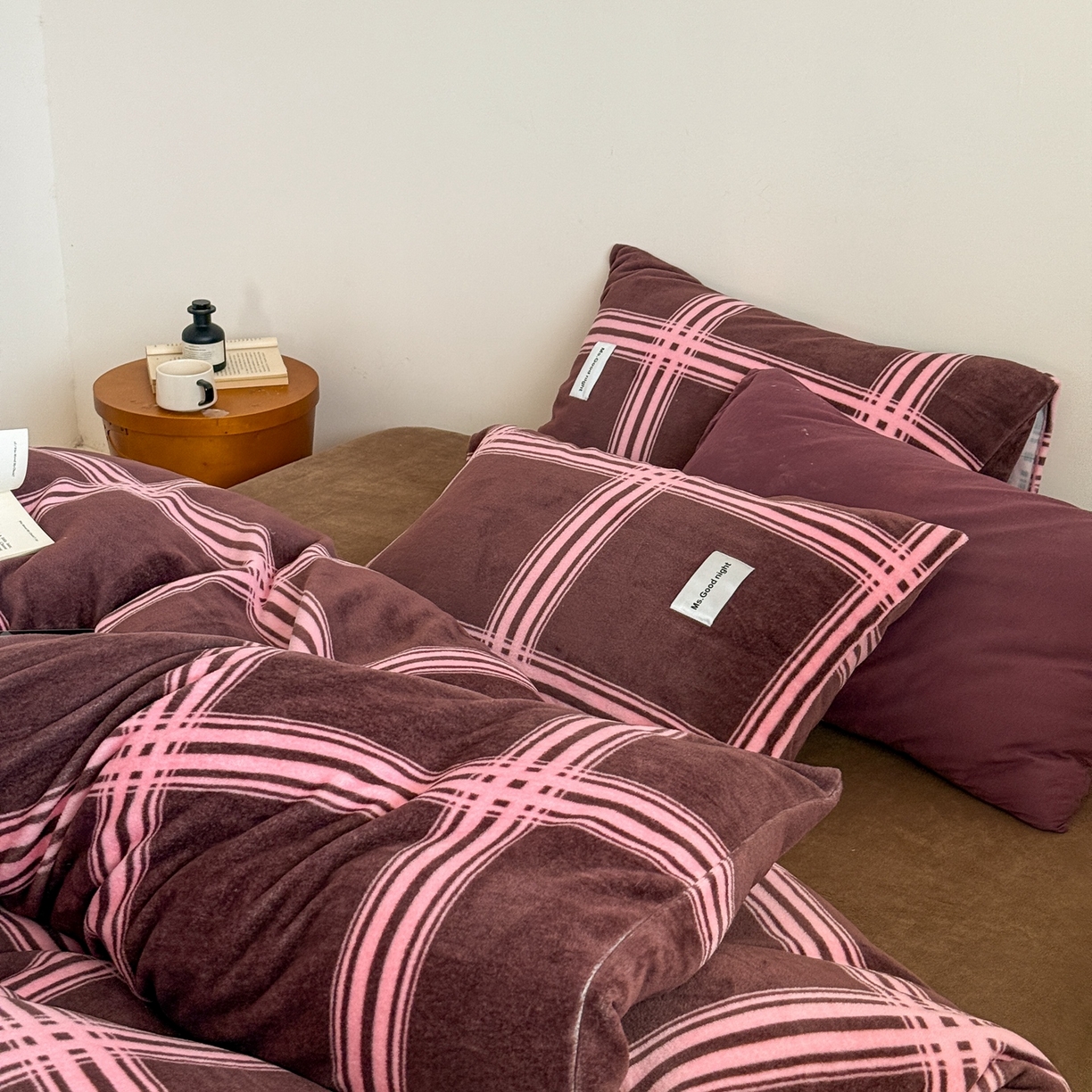 91家纺网 家纺一手货源 找家纺 蜜宿 2025新款全工艺加厚牛奶绒四件套-格纹款 费尔岛拿铁