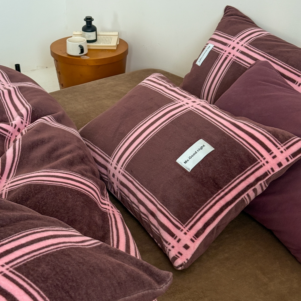 91家纺网 家纺一手货源 找家纺 蜜宿 2025新款全工艺加厚牛奶绒四件套-格纹款 费尔岛拿铁