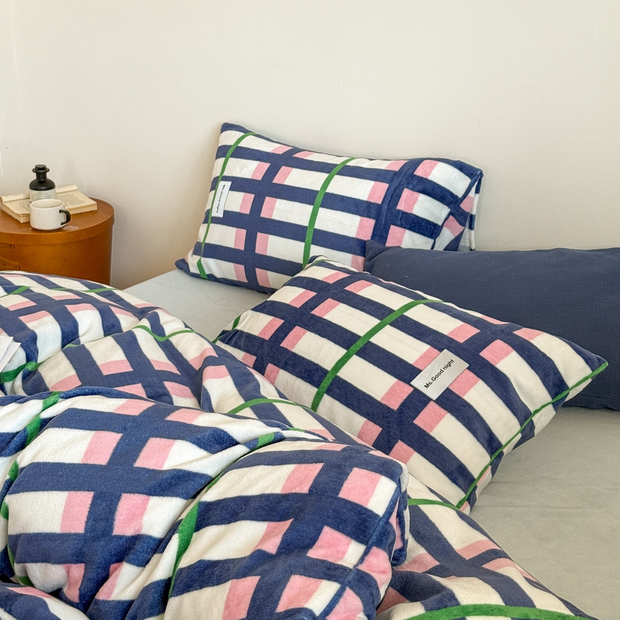 91家纺网 家纺一手货源 找家纺 蜜宿 2025新款全工艺加厚牛奶绒四件套-格纹款 盐系可露丽