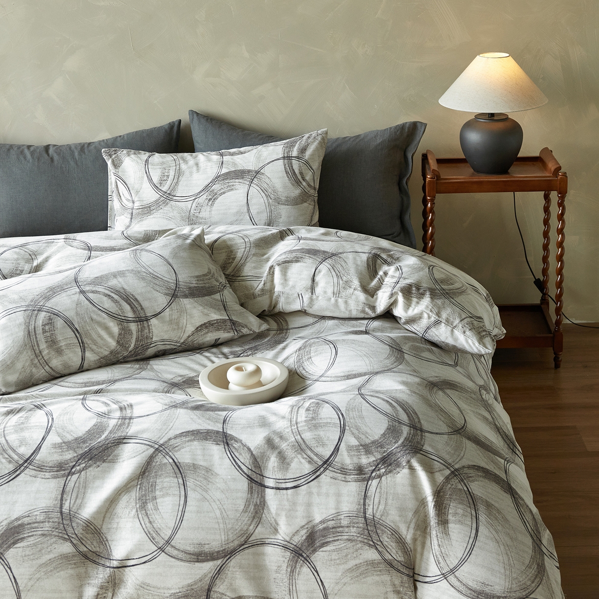 91家纺网 家纺一手货源 找家纺 怡家居 2025新款全棉纯棉加厚印花磨毛四件套 烟岚