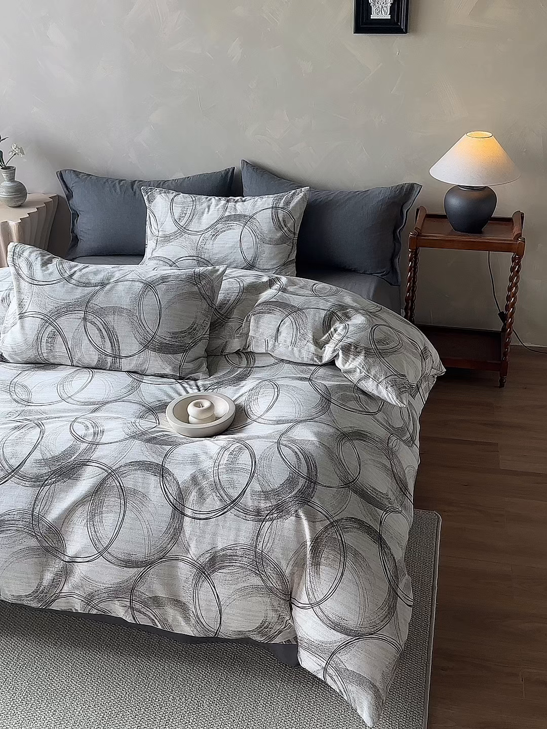 91家纺网 家纺一手货源 找家纺 怡家居 2025新款全棉纯棉加厚印花磨毛四件套 烟岚