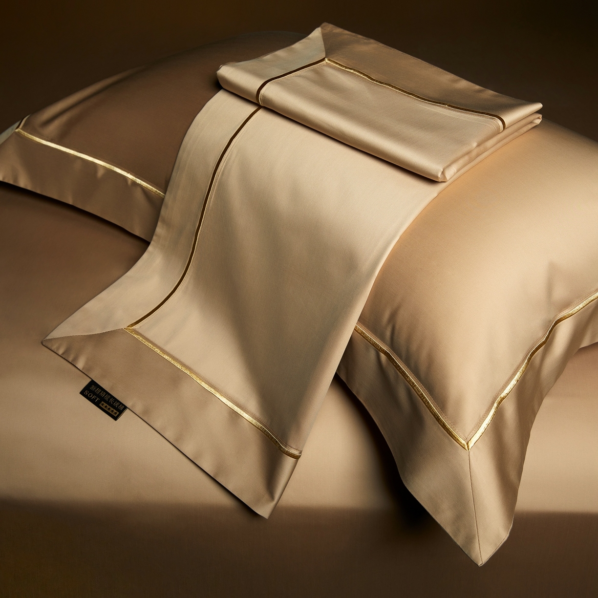 91家纺网 家纺一手货源 找家纺 米多多 2025新款CR天雪工艺100支长绒棉纯棉刺绣宽边四件套 薄暮金