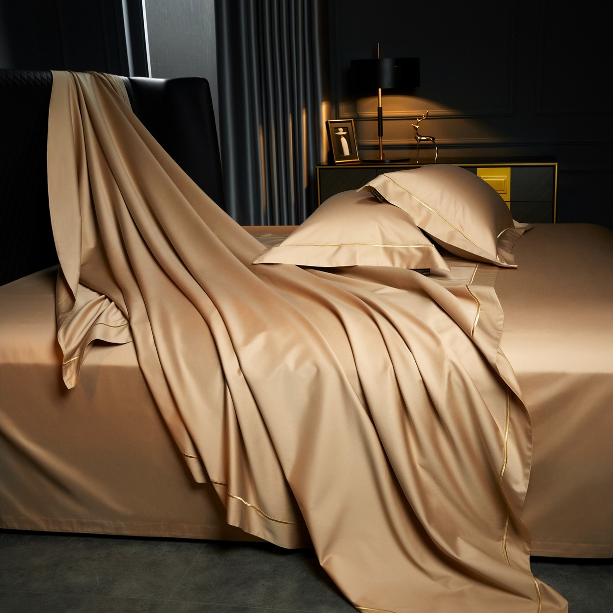 91家纺网 家纺一手货源 找家纺 米多多 2025新款CR天雪工艺100支长绒棉纯棉刺绣宽边四件套 薄暮金