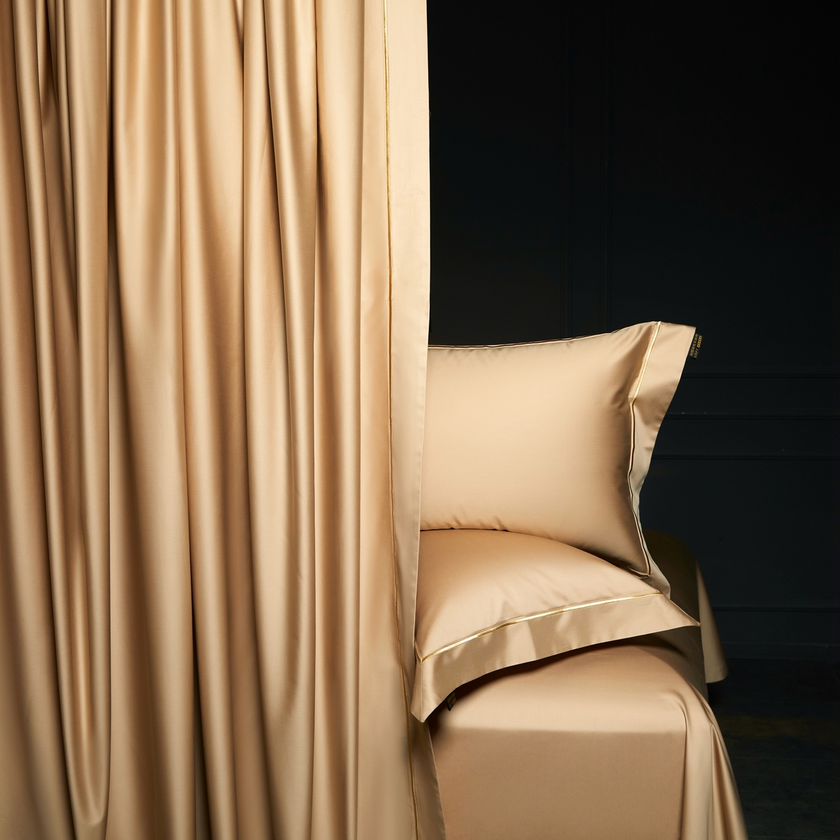 91家纺网 家纺一手货源 找家纺 米多多 2025新款CR天雪工艺100支长绒棉纯棉刺绣宽边四件套 薄暮金